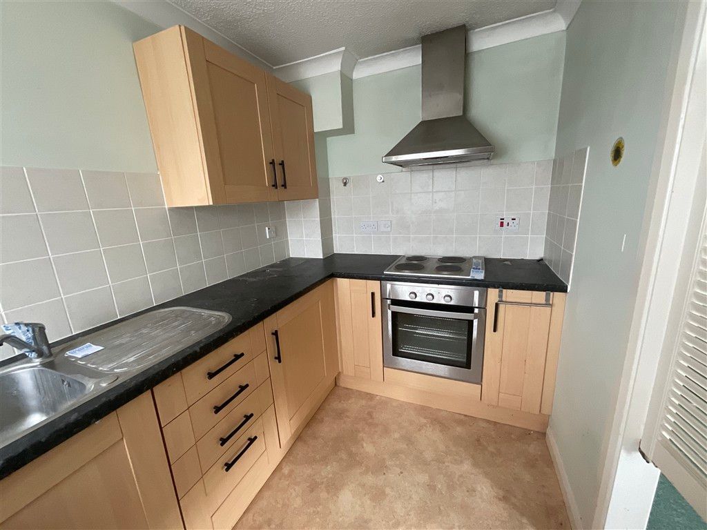 Property photo 3 of 4 Kitchen 4