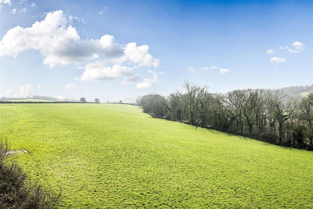 Property photo 2 of 6 1415097-24-699F453982267.Jpg