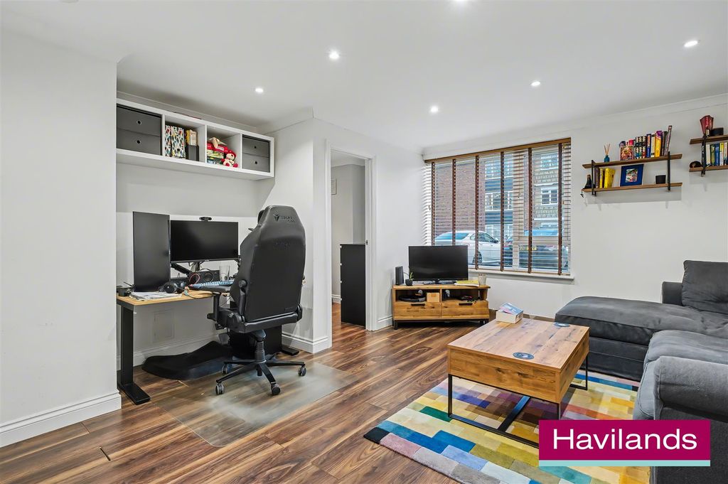 Property photo 3 of 12 Park House N21 1Ql-9.Jpg