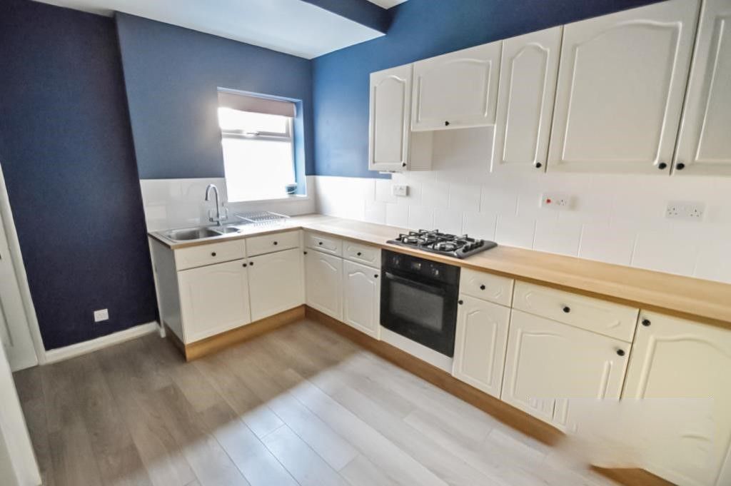 Property photo 2 of 6 Kitchen