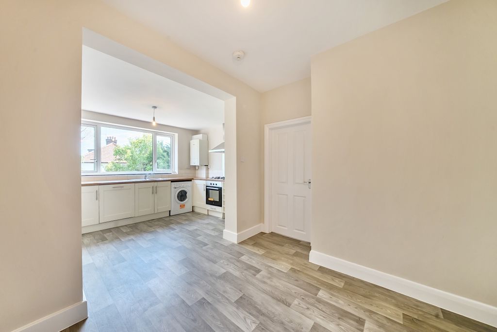 Property photo 2 of 12 1325538-7-6870091...