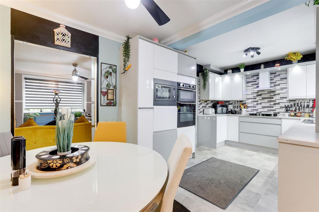 Property photo 3 of 38 270925_29.Jpg