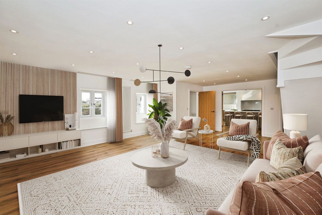 Property photo 2 of 21