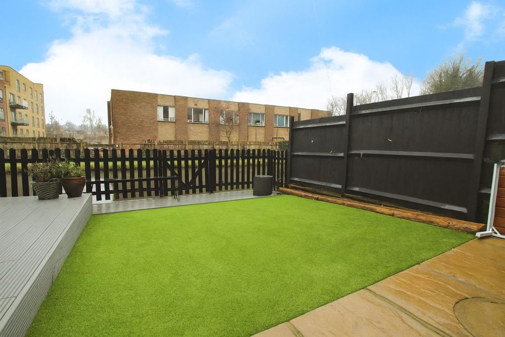 Property photo 2 of 19 Garden