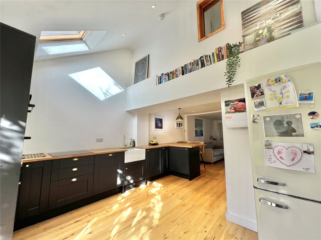 Property photo 2 of 15 Picture No. 10