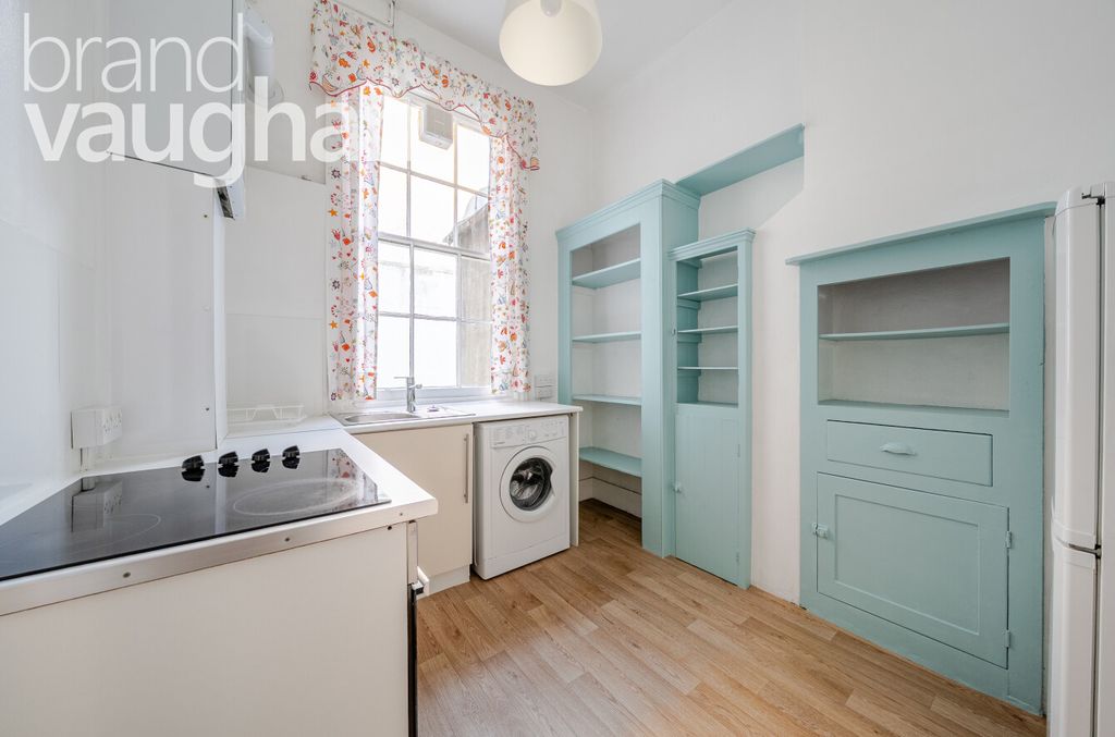 Property photo 2 of 11 Kitchen