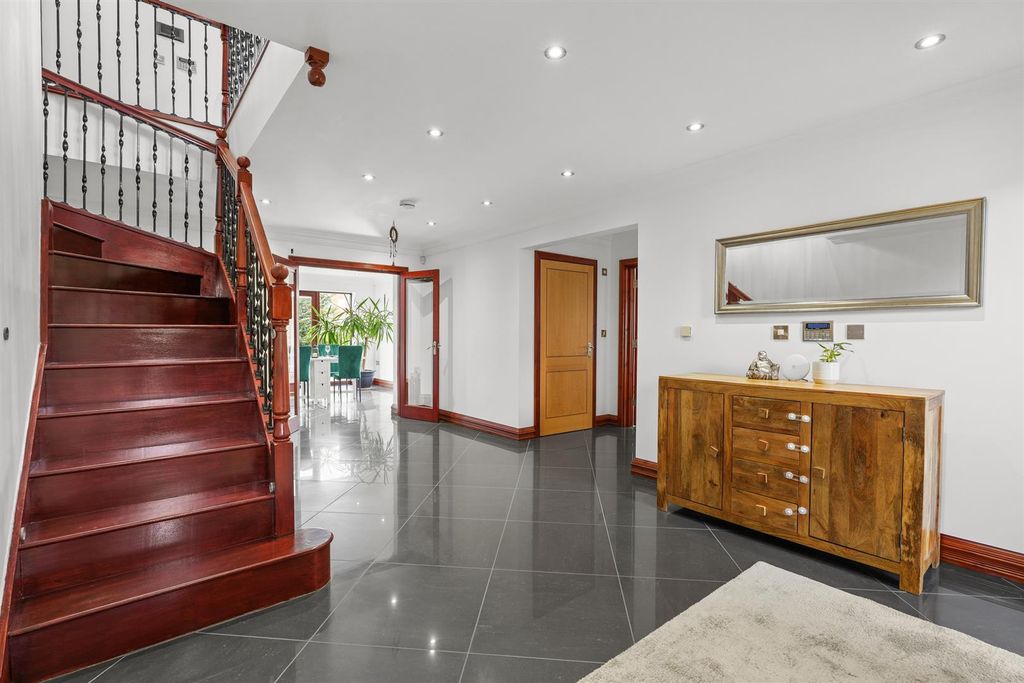 Property photo 3 of 45 A7404454.Jpg