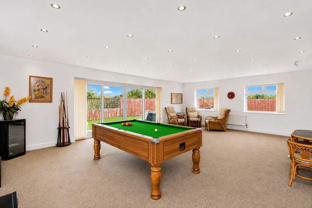 Property photo 2 of 16 Living Room/ Games Room