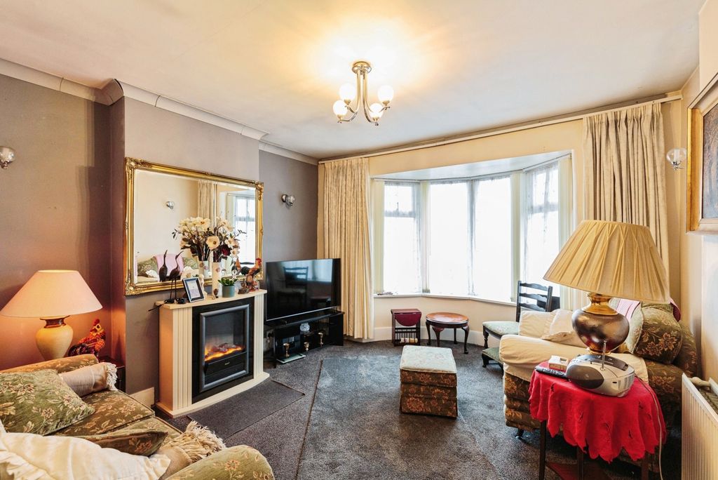 Property photo 3 of 17 Pbox-Img.Jpg