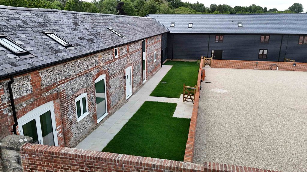 Property photo 1 of 14 3 Egbury Barns Front
