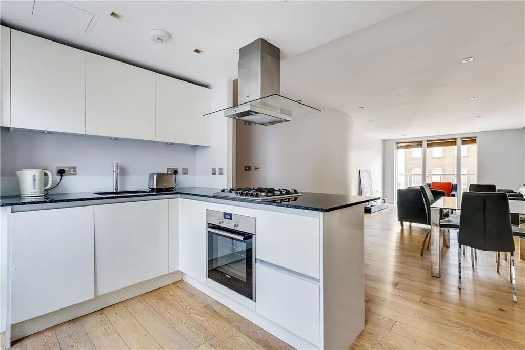 Property photo 3 of 16 Photo 1