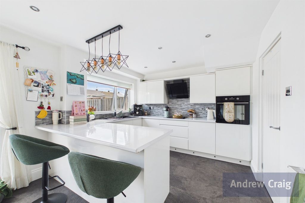 Property photo 3 of 12 Kitchen/Diner