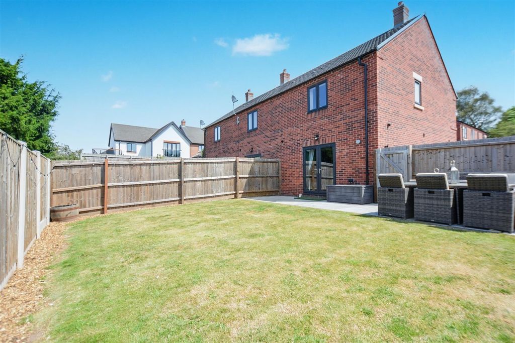 Property photo 2 of 17 Garden_3.Jpeg