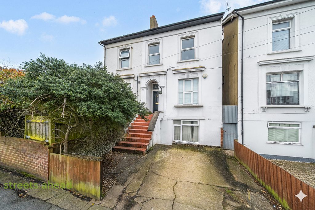 Property photo 1 of 13 953d5198-06E8-4Bb...