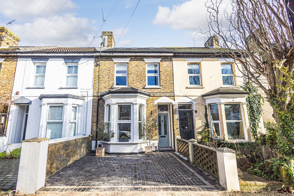 Property photo 1 of 32