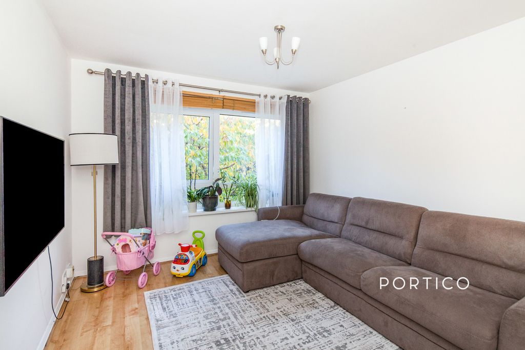 Property photo 3 of 9 3