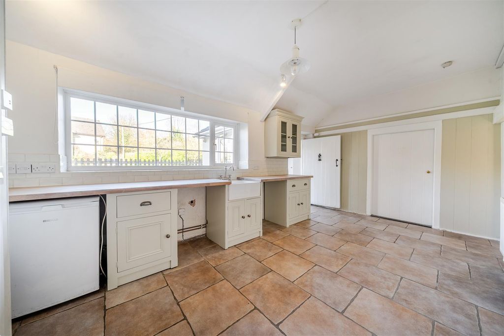 Property photo 3 of 24 Kitchen