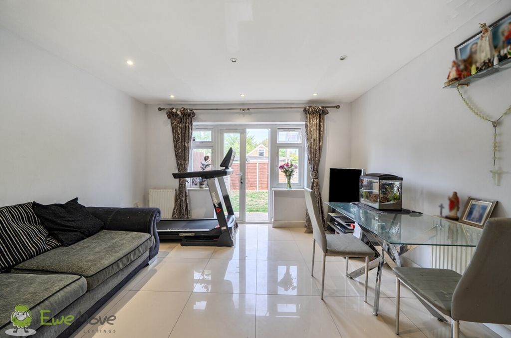 Property photo 1 of 11 7Ec7c1c7-63A8-4B63-B2d5-092ee94114Bd