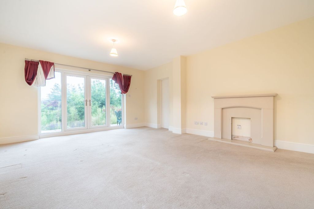 Property photo 2 of 34