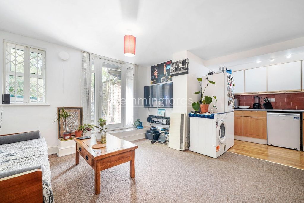 Property photo 2 of 15 Flat 2, 355 Camden Road - Xf7Dgwntzhkuguw2Uwpc.Jpg