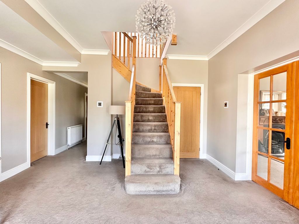 Property photo 3 of 32