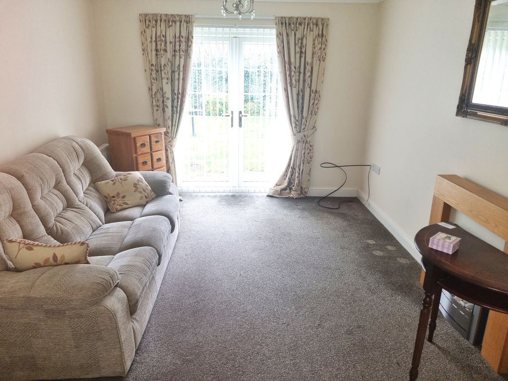 Property photo 2 of 6 Living Room