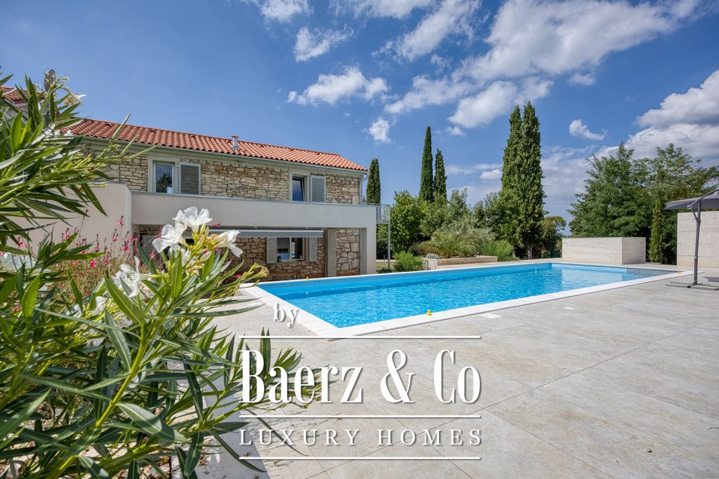 Property photo 1 of 33