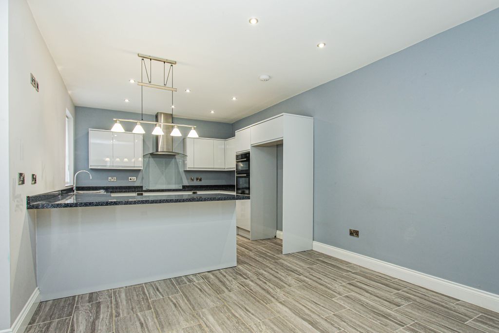 Property photo 2 of 20 Kitchen/Breakfast Room