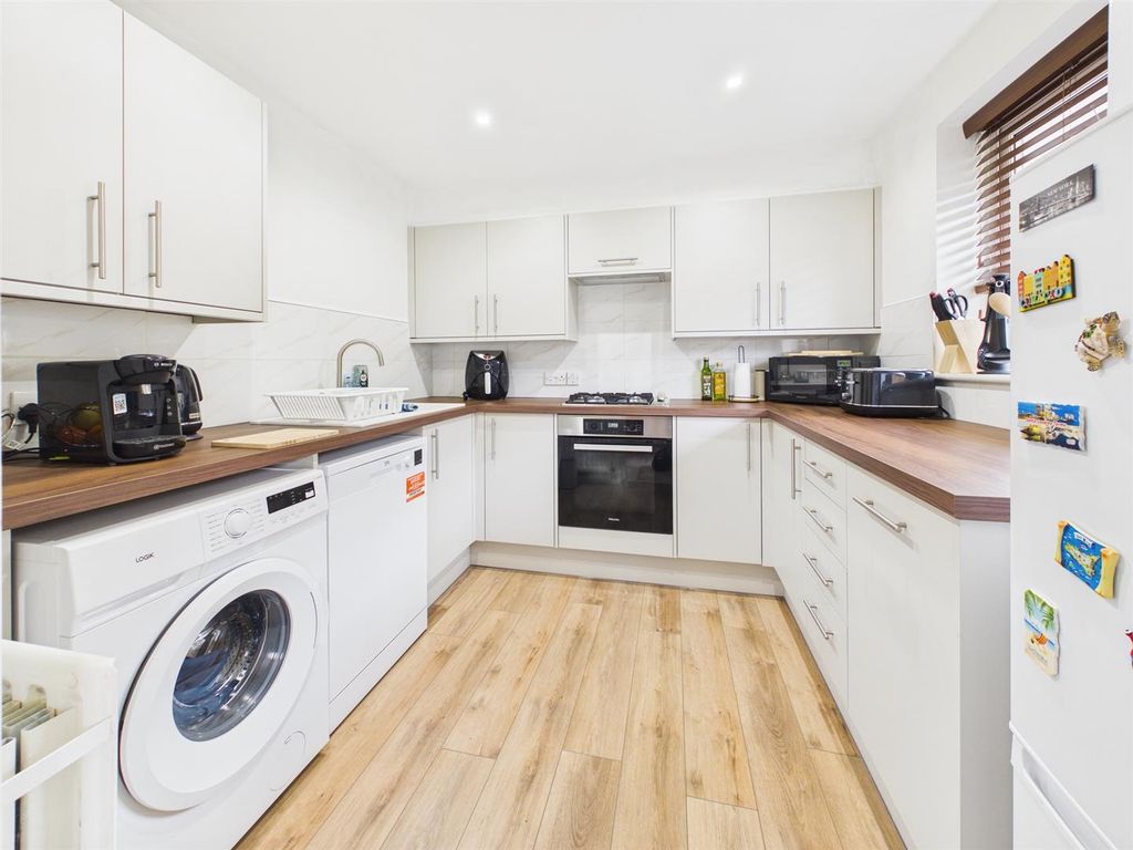 Property photo 2 of 8 Cam05510G0-Pr0166-Still001.Jpg