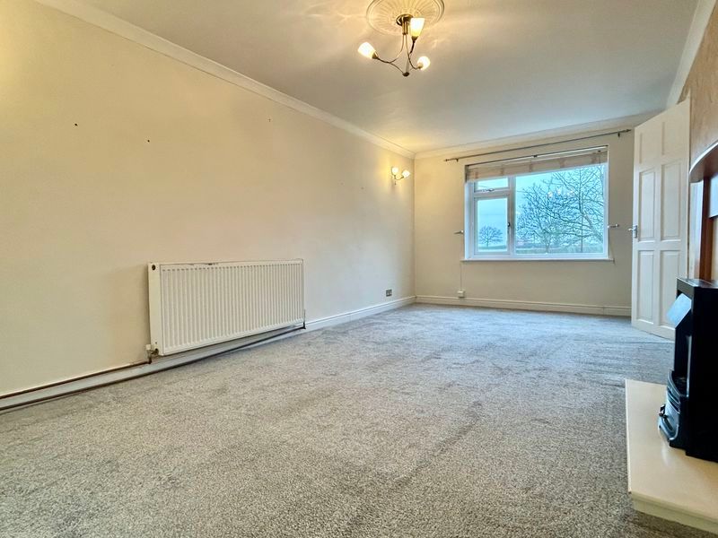 Property photo 3 of 14 Lounge