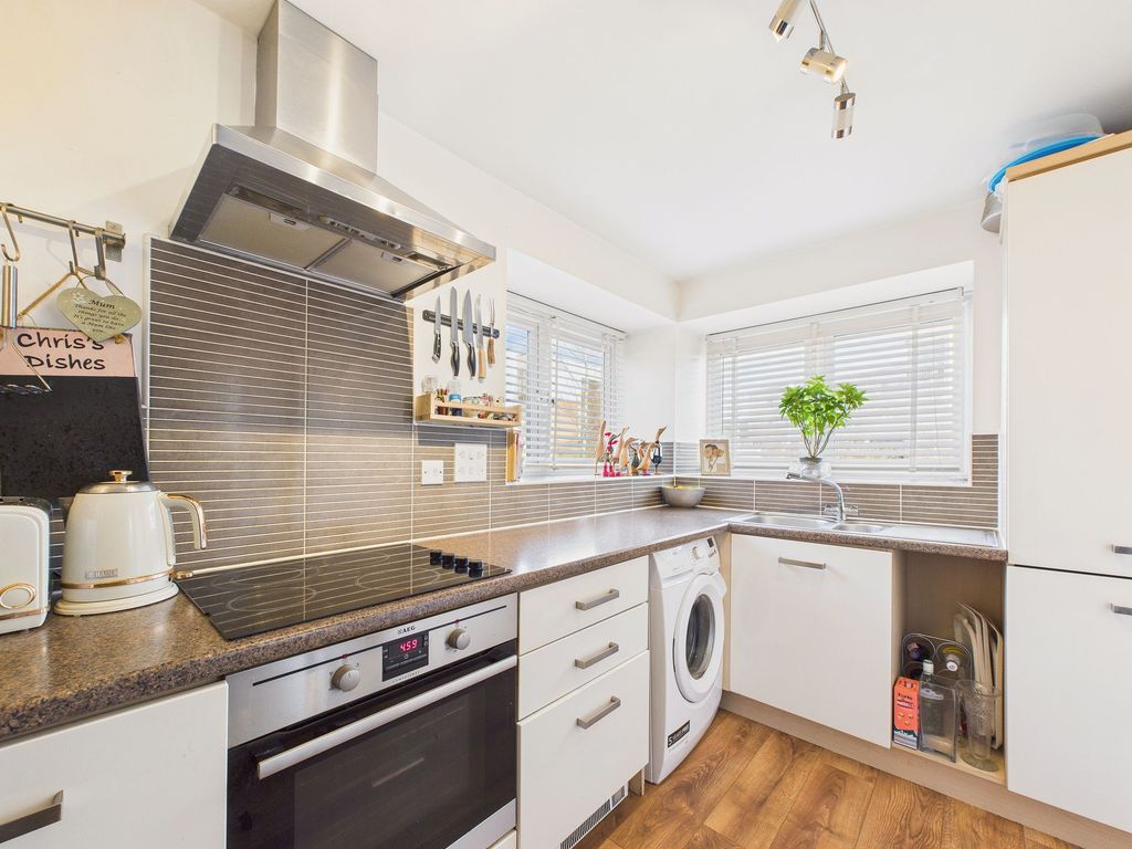 Property photo 3 of 10 Kitchen