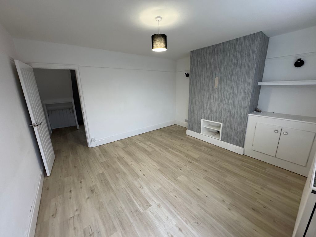 Property photo 1 of 14 Living Room