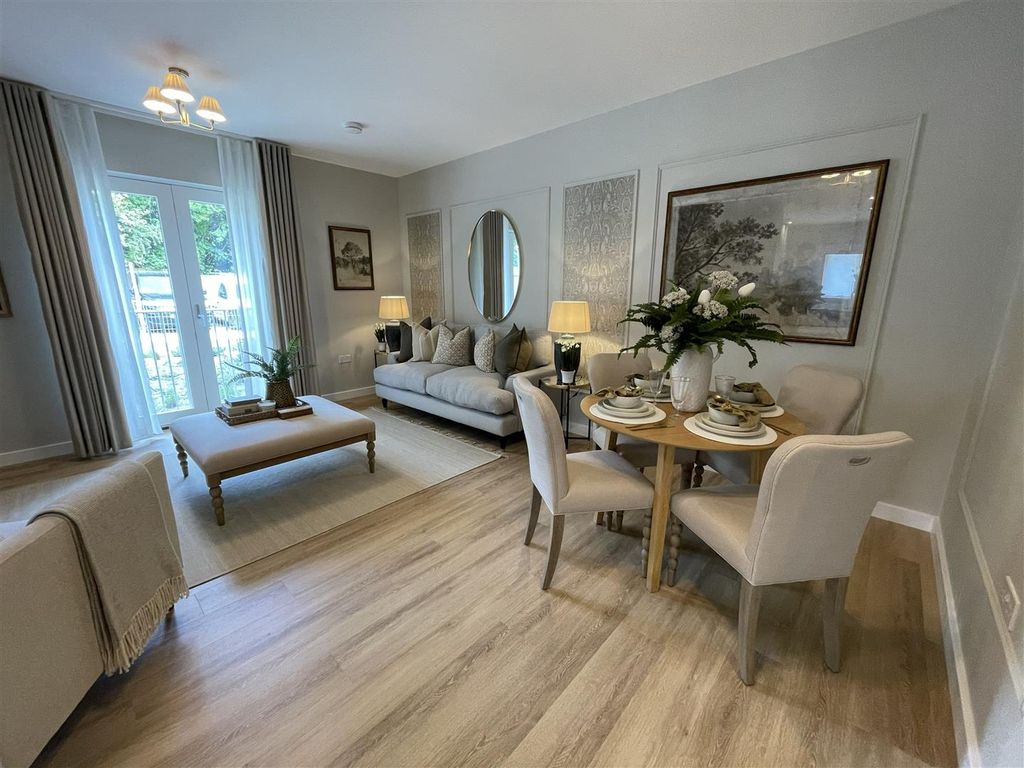 Property photo 3 of 14 Dining Area