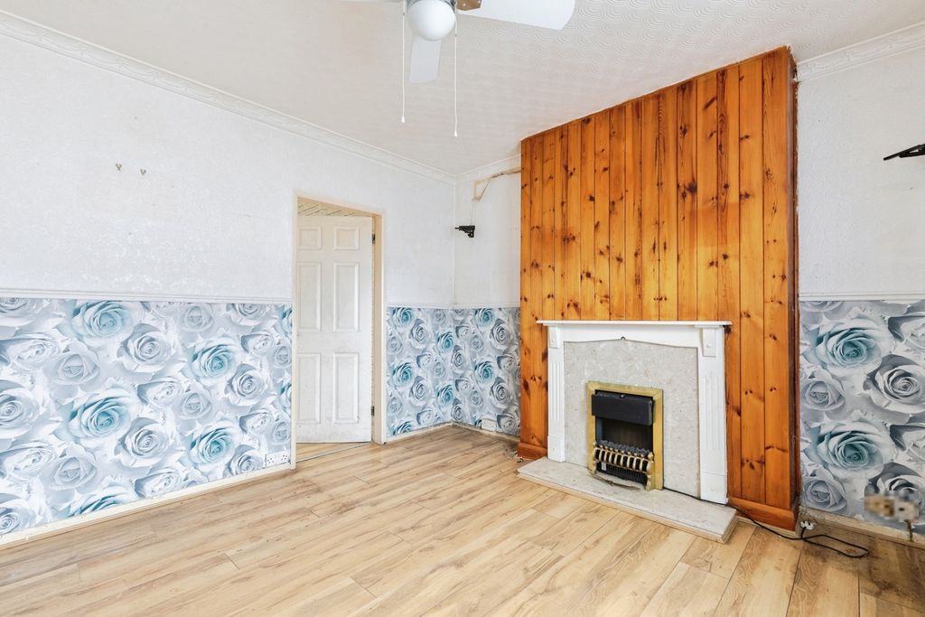 Property photo 2 of 16 Pbox-Img.Jpg