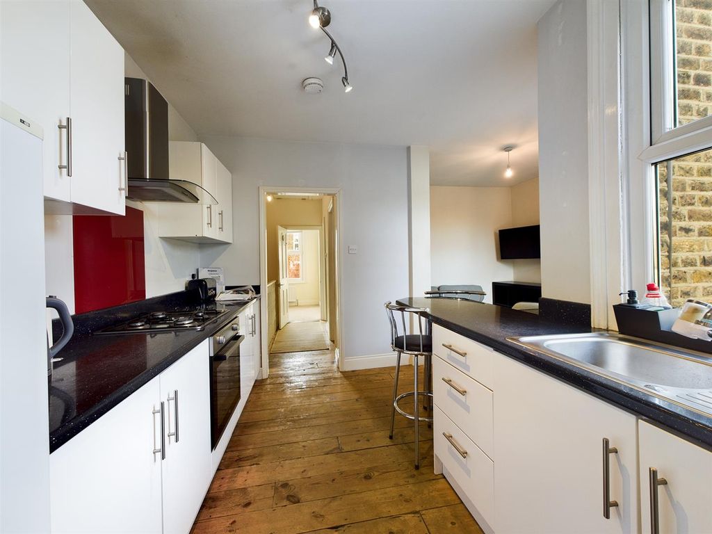 Property photo 3 of 14 Cam01030G0-Pr0028-Still005.Jpg