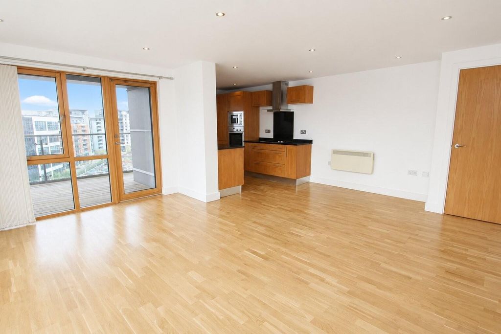Property photo 3 of 14 Bright Open-Plan Living With Balcony Access...