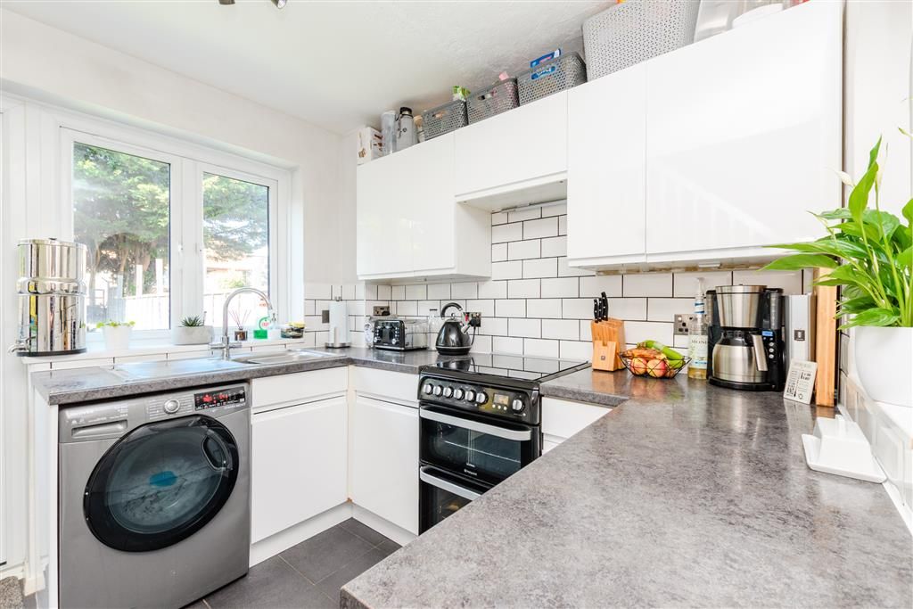 Property photo 1 of 9 Kitchen
