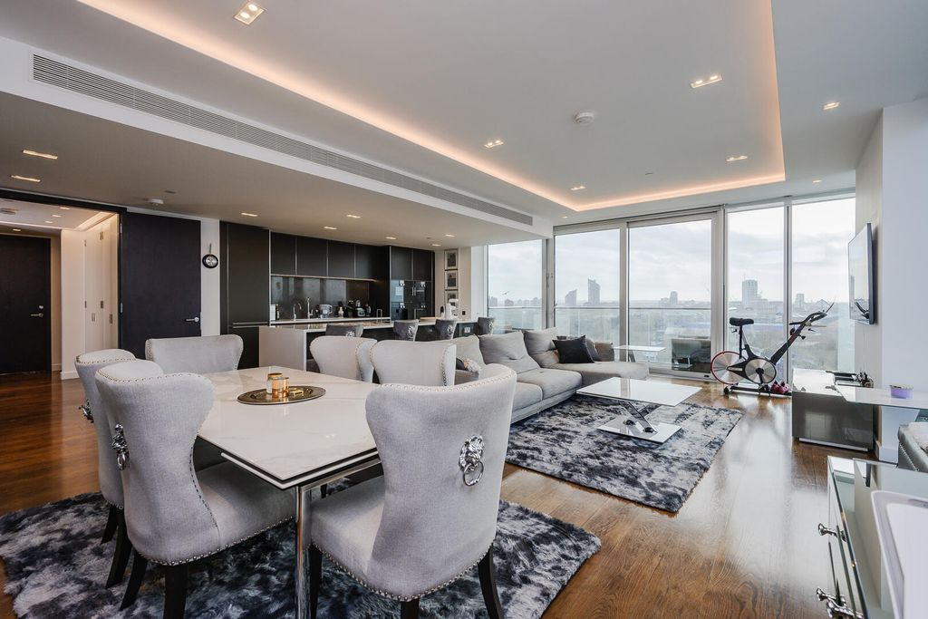 Property photo 1 of 15 Living Room