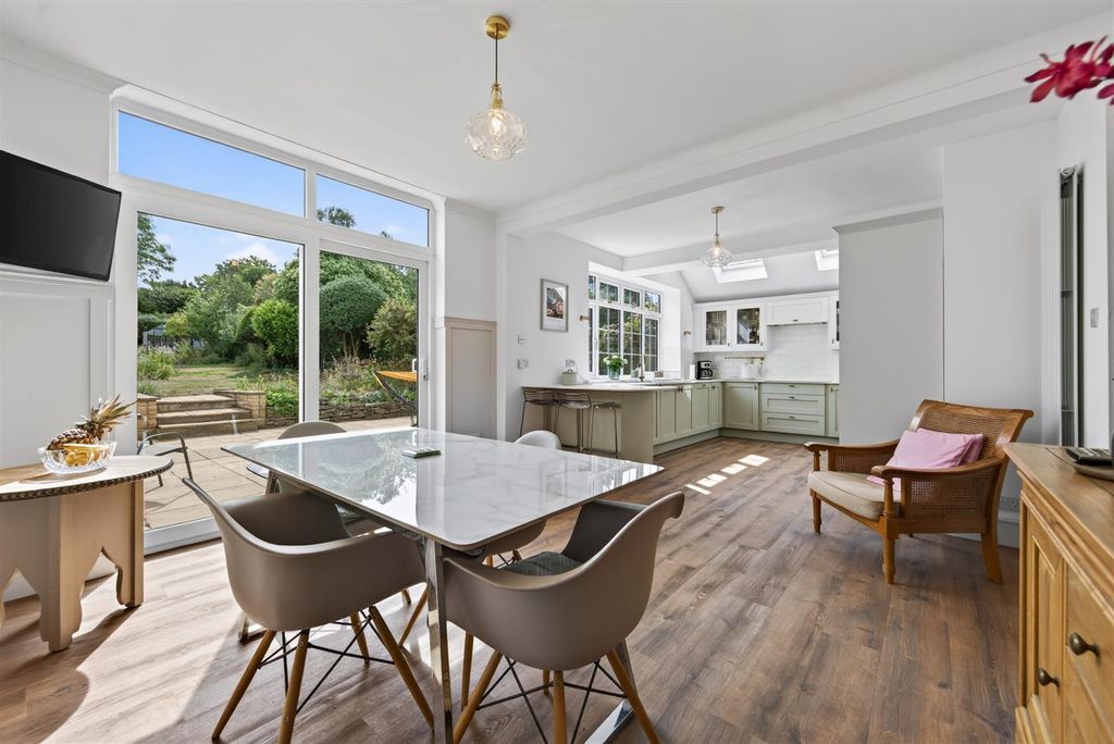Property photo 2 of 23 82Harboroughrdnorth35.Jpg