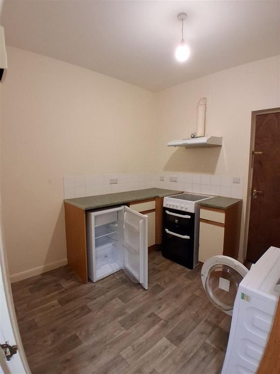 Property photo 3 of 6 Kitchen ..Jpg