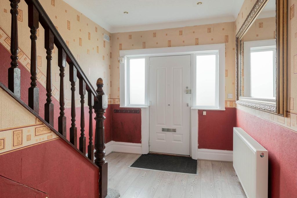 Property photo 2 of 38