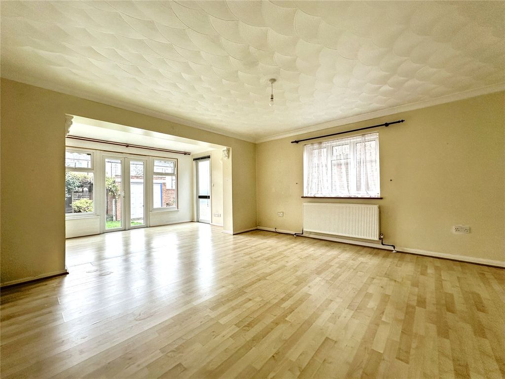 Property photo 3 of 11 Living Room