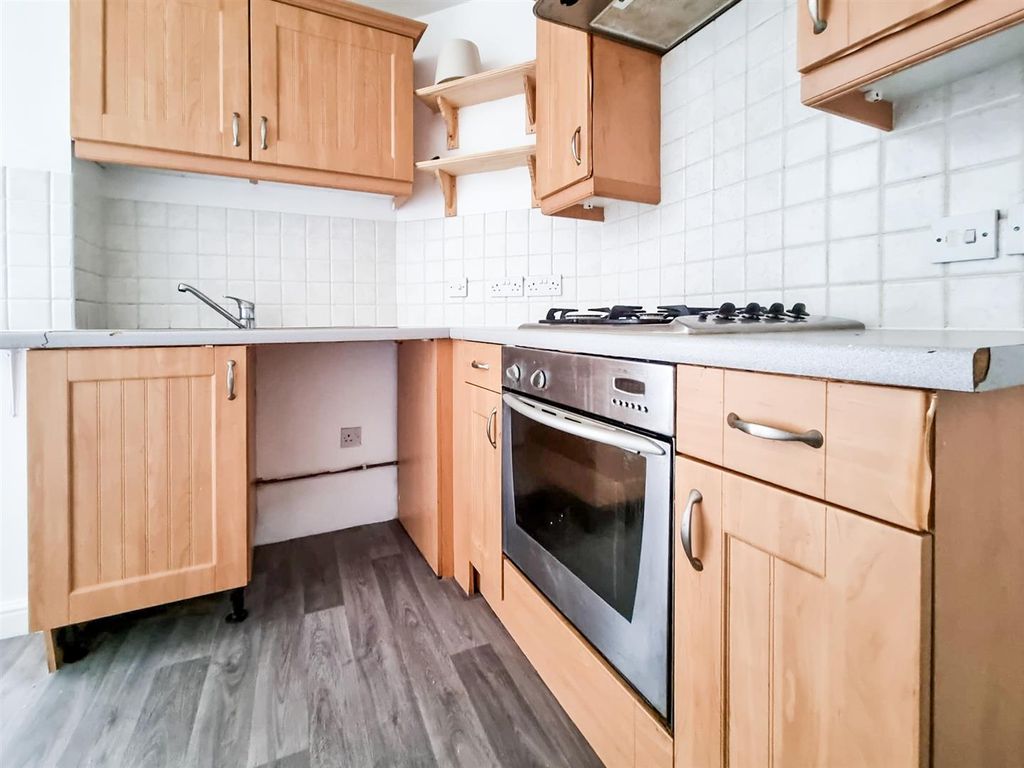 Property photo 3 of 7 Kitchen