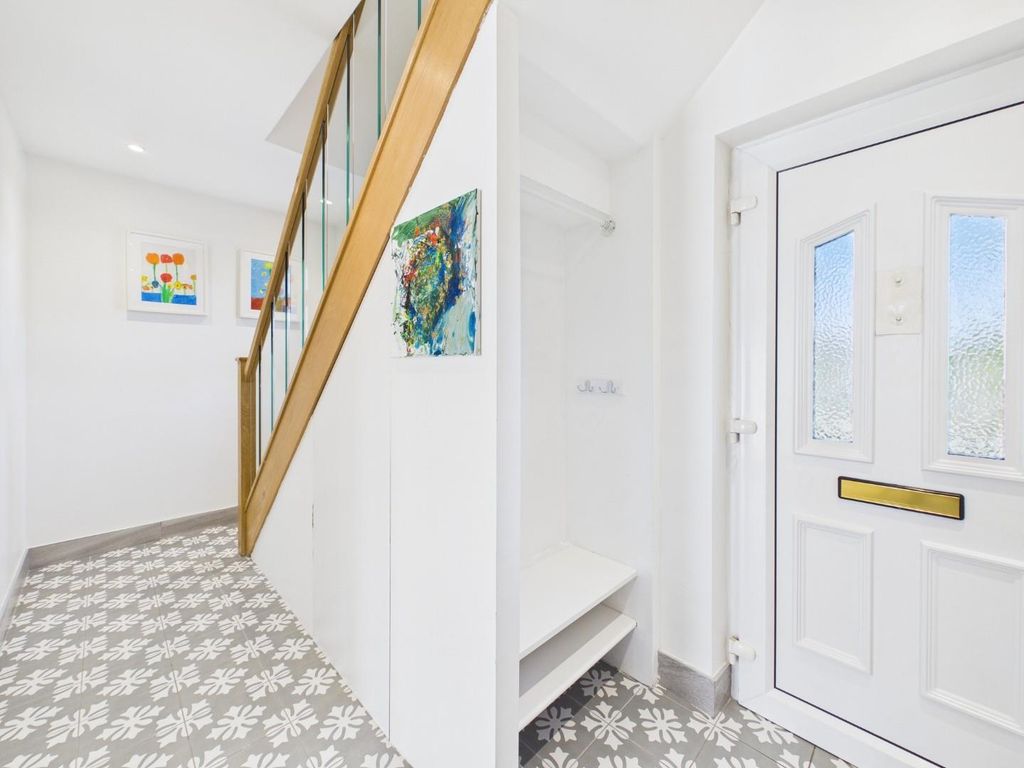 Property photo 2 of 21 Cam04899G0-Pr0304-Still001.Jpg