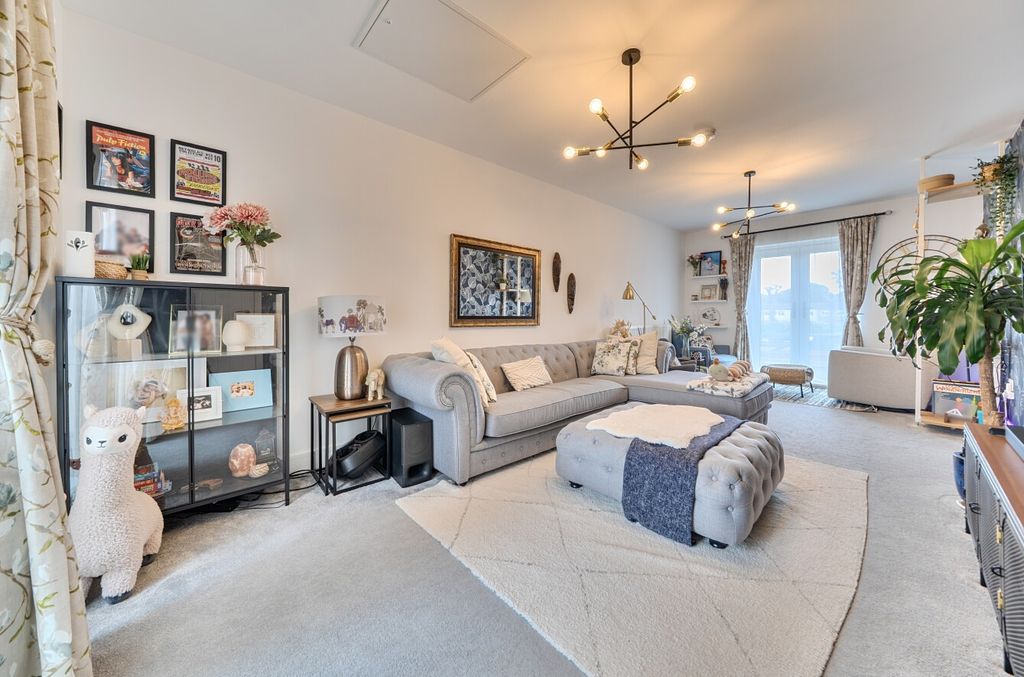 Property photo 2 of 21 5162605