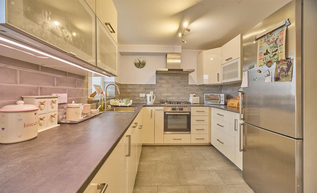 Property photo 3 of 12 Kitchen/Diner