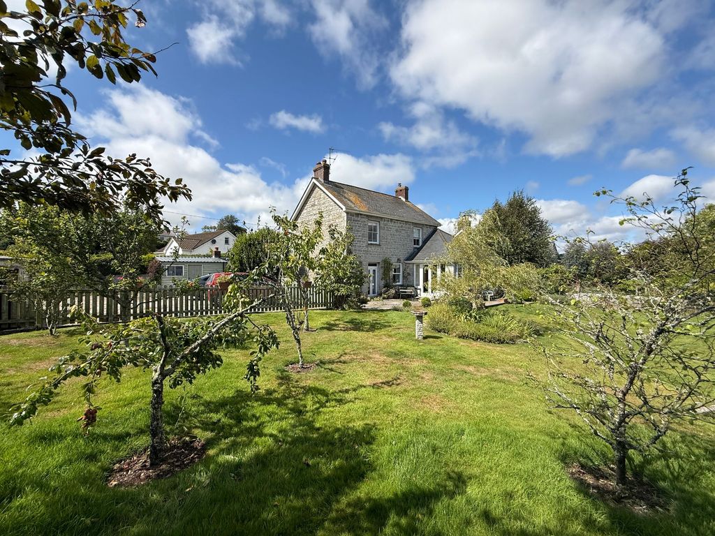 Property photo 3 of 35