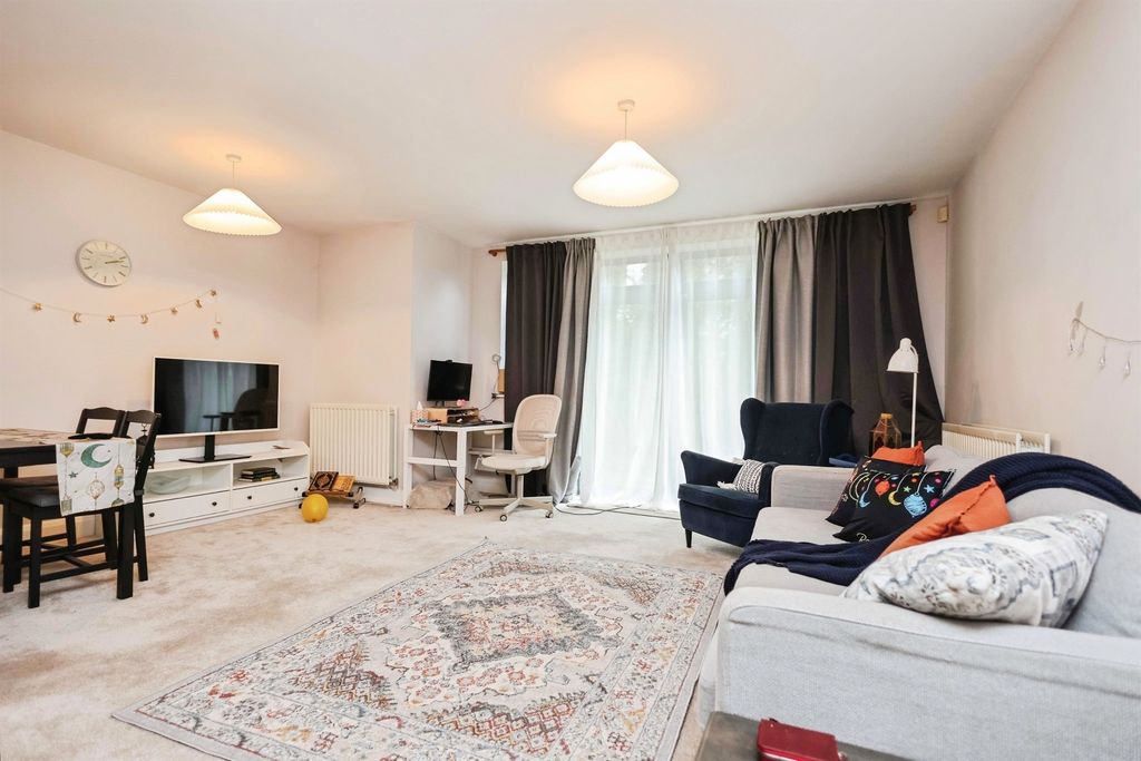 Property photo 2 of 14