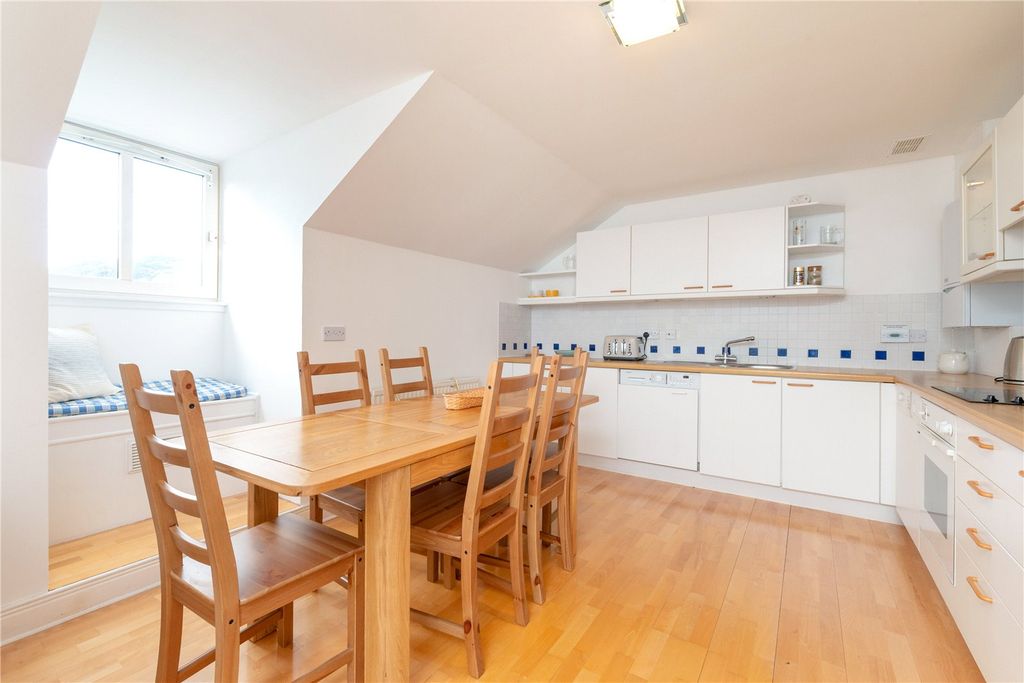 Property photo 3 of 17 Picture No. 12