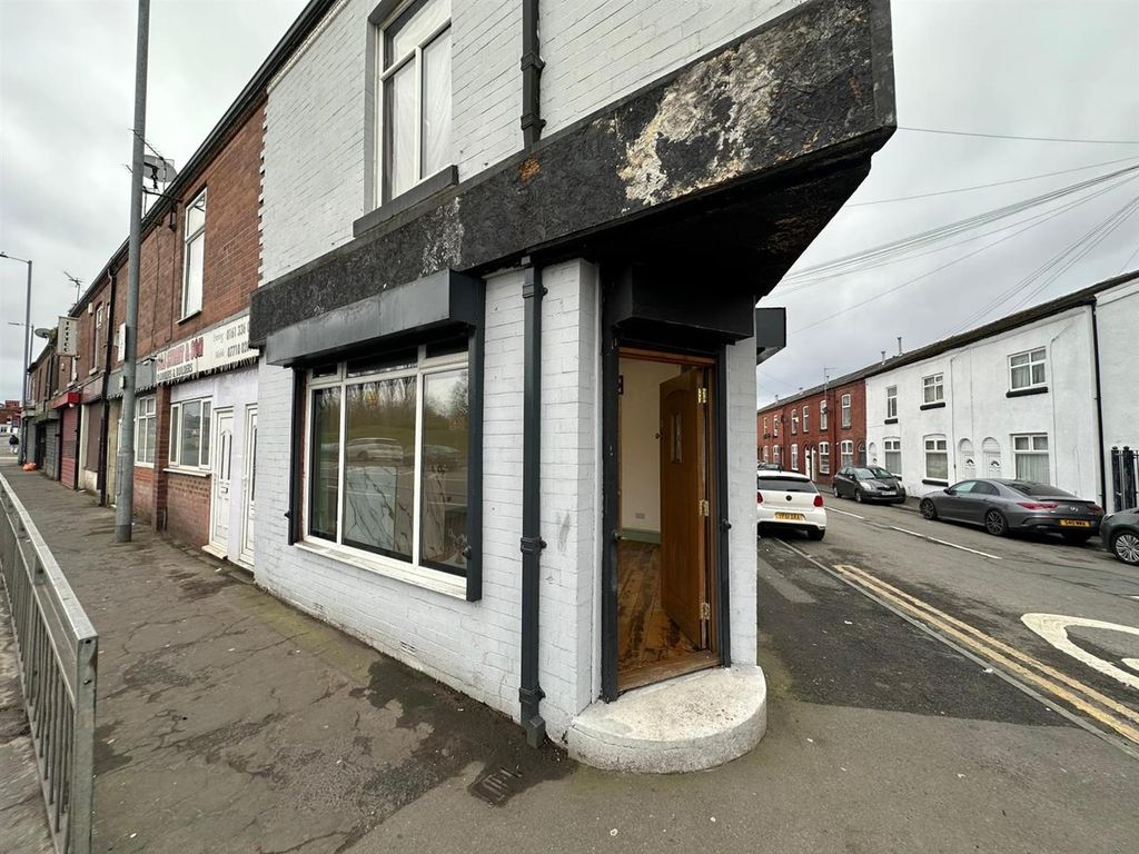 Property photo 2 of 14 794 Hyde Road